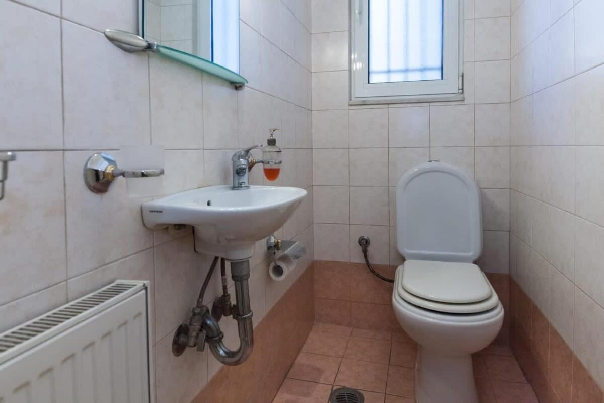 Scenic Balcony Apt In Vibrant Petralona أثينا المظهر الخارجي الصورة