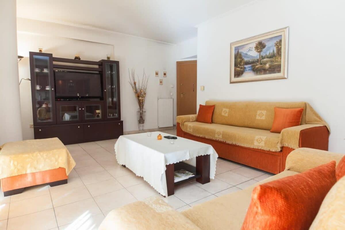 Scenic Balcony Apt In Vibrant Petralona أثينا المظهر الخارجي الصورة