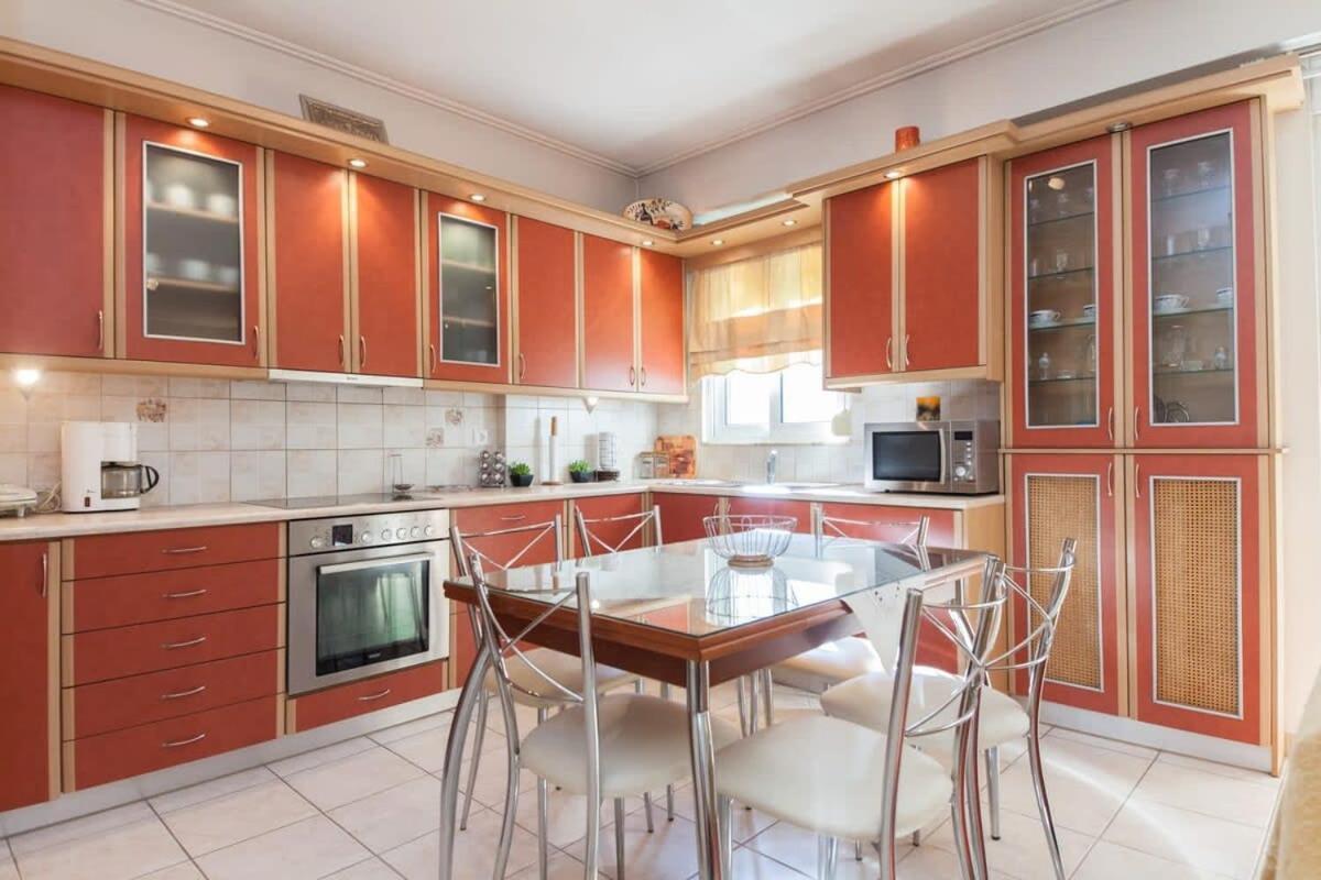 Scenic Balcony Apt In Vibrant Petralona أثينا المظهر الخارجي الصورة