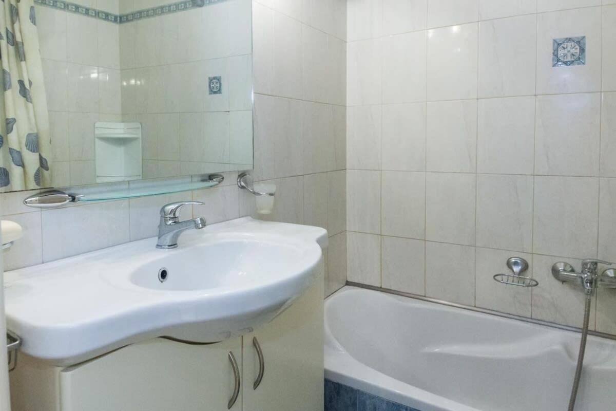 Scenic Balcony Apt In Vibrant Petralona أثينا المظهر الخارجي الصورة