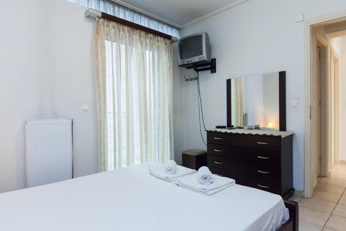 Scenic Balcony Apt In Vibrant Petralona أثينا المظهر الخارجي الصورة