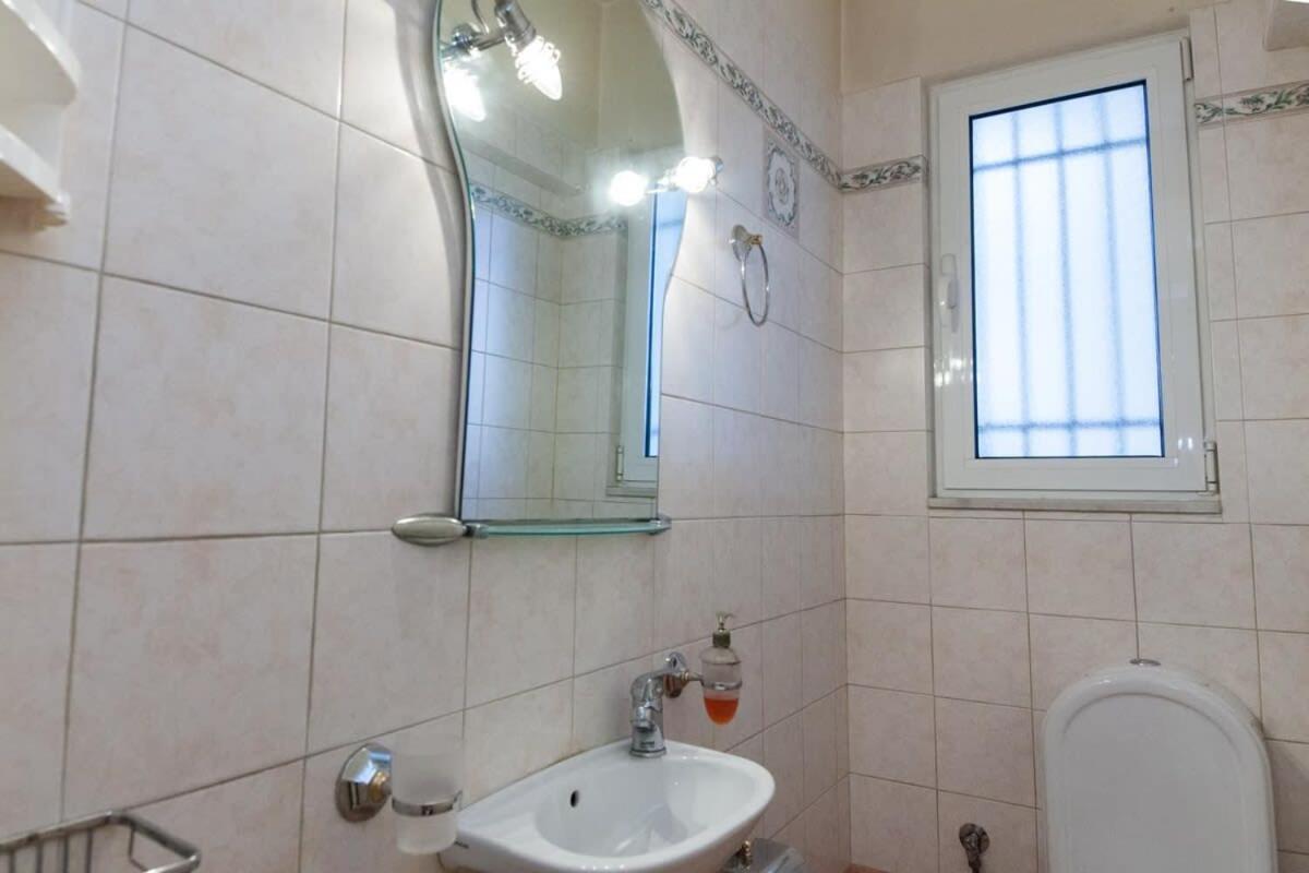 Scenic Balcony Apt In Vibrant Petralona أثينا المظهر الخارجي الصورة