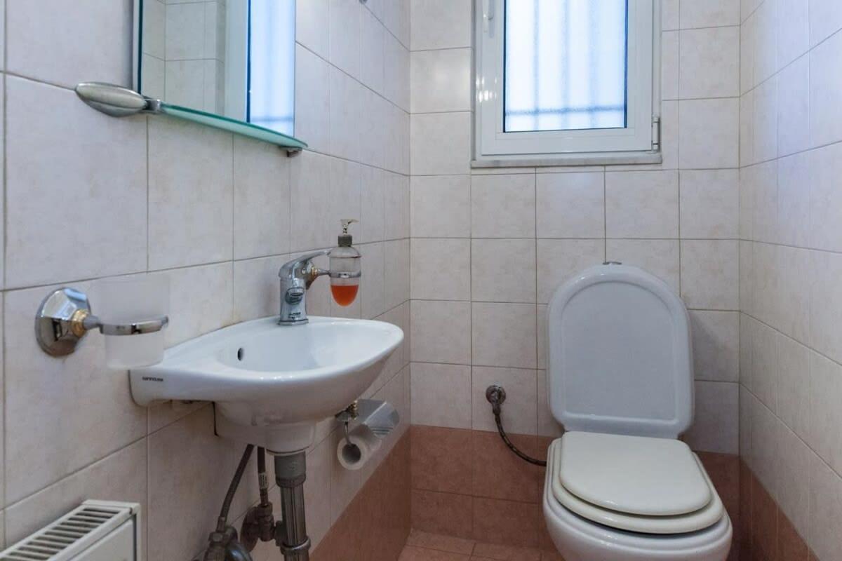 Scenic Balcony Apt In Vibrant Petralona أثينا المظهر الخارجي الصورة