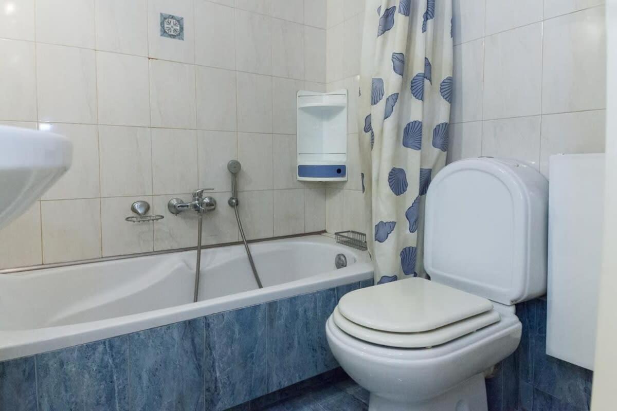 Scenic Balcony Apt In Vibrant Petralona أثينا المظهر الخارجي الصورة