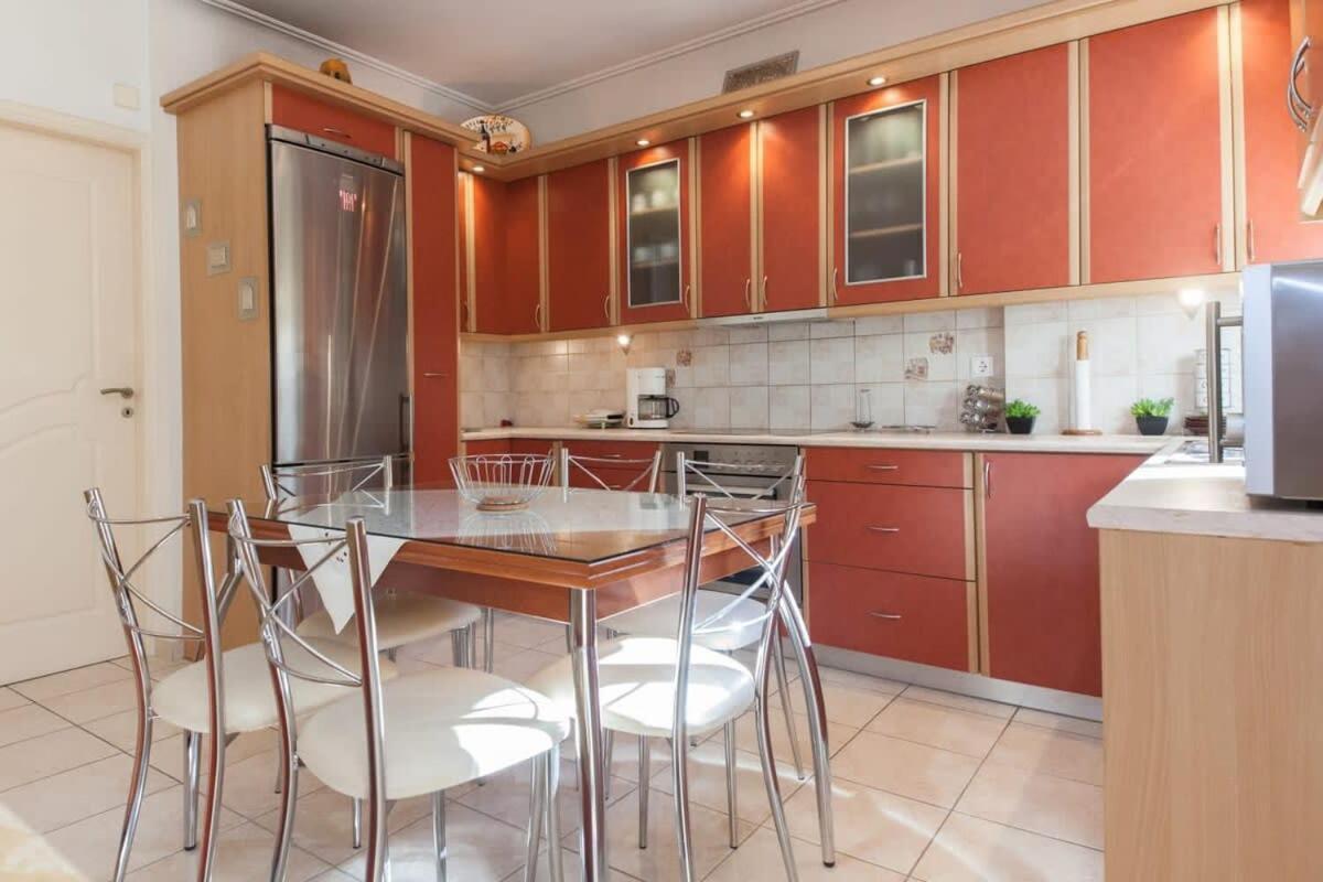 Scenic Balcony Apt In Vibrant Petralona أثينا المظهر الخارجي الصورة