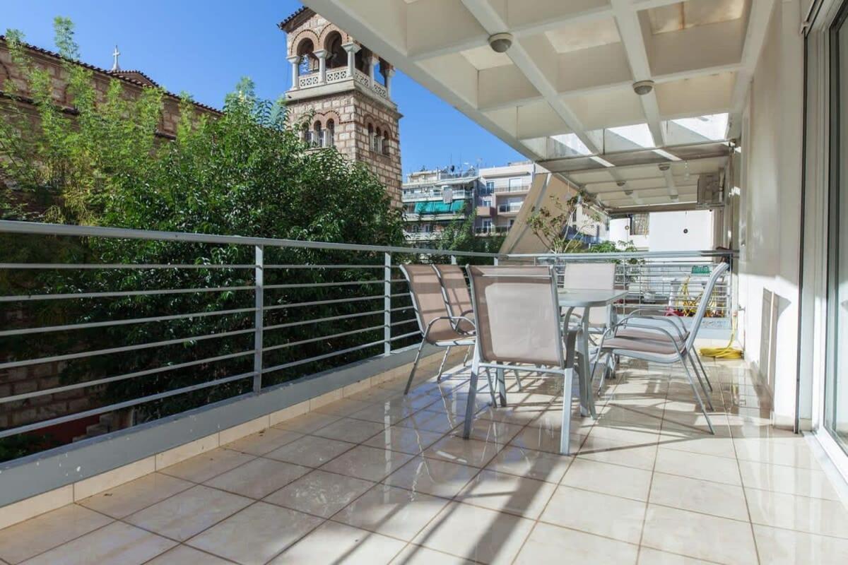 Scenic Balcony Apt In Vibrant Petralona أثينا المظهر الخارجي الصورة