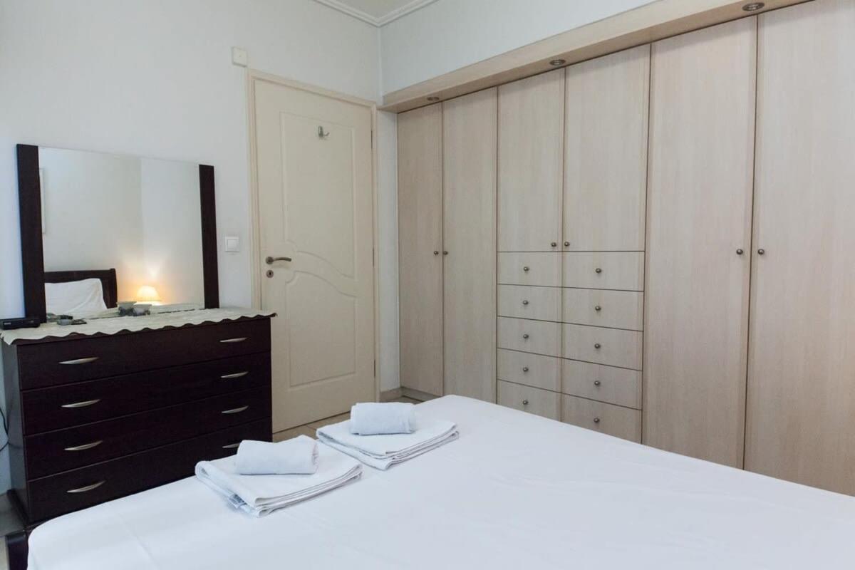 Scenic Balcony Apt In Vibrant Petralona أثينا المظهر الخارجي الصورة