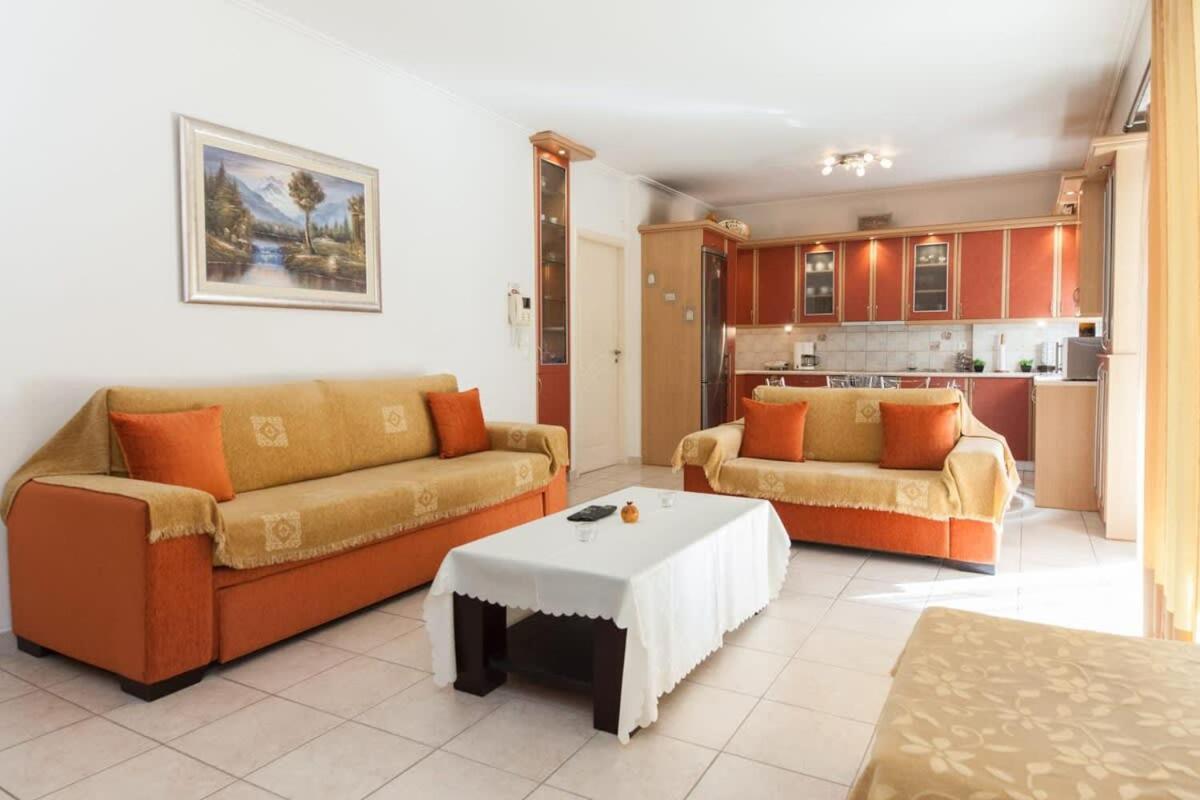 Scenic Balcony Apt In Vibrant Petralona أثينا المظهر الخارجي الصورة
