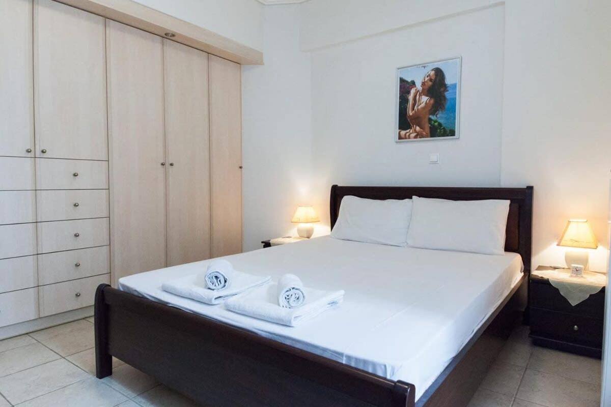 Scenic Balcony Apt In Vibrant Petralona أثينا المظهر الخارجي الصورة