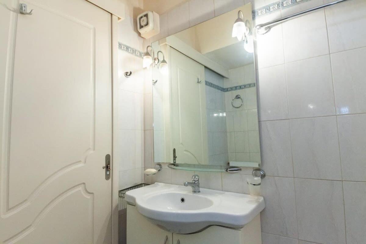 Scenic Balcony Apt In Vibrant Petralona أثينا المظهر الخارجي الصورة