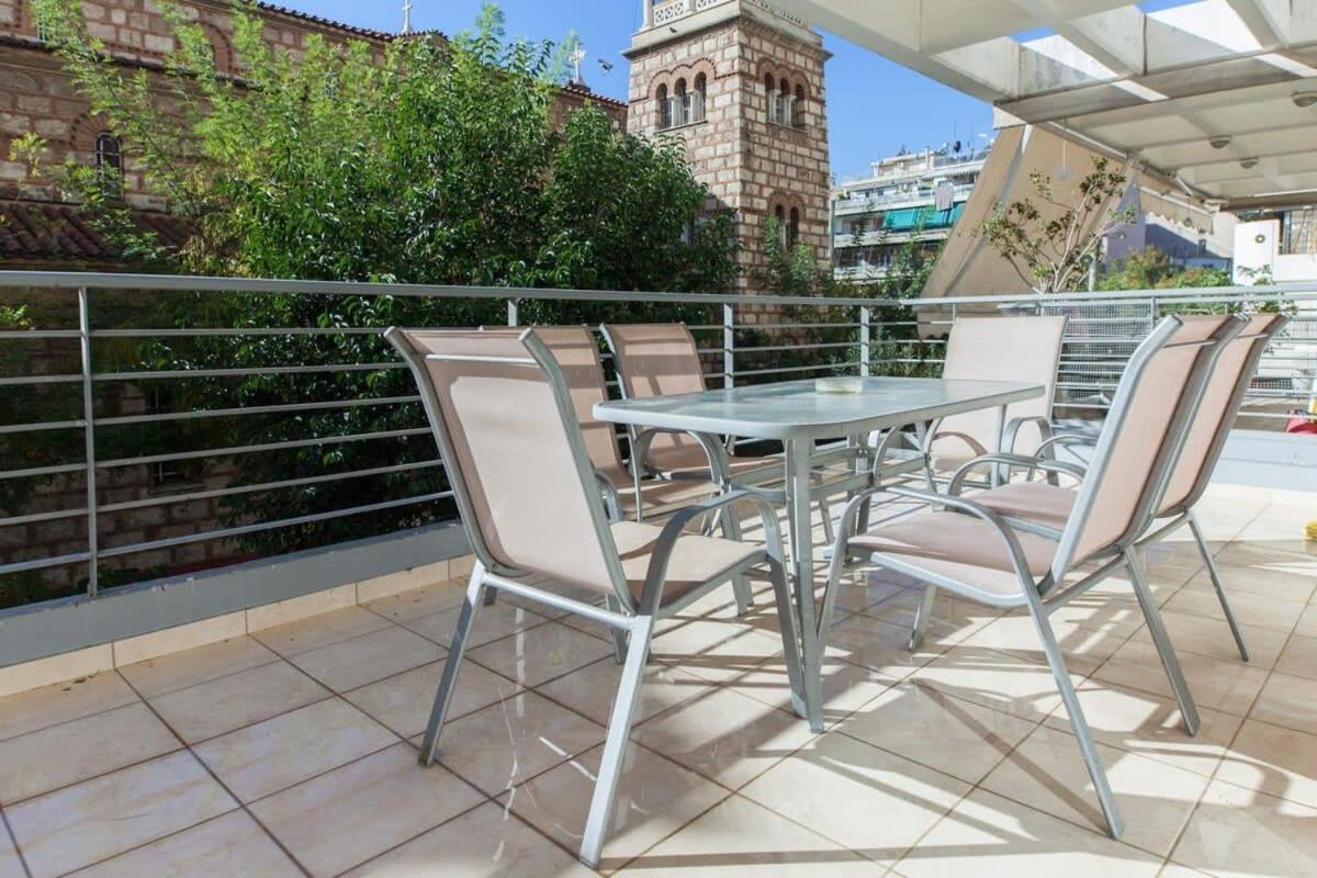 Scenic Balcony Apt In Vibrant Petralona أثينا المظهر الخارجي الصورة
