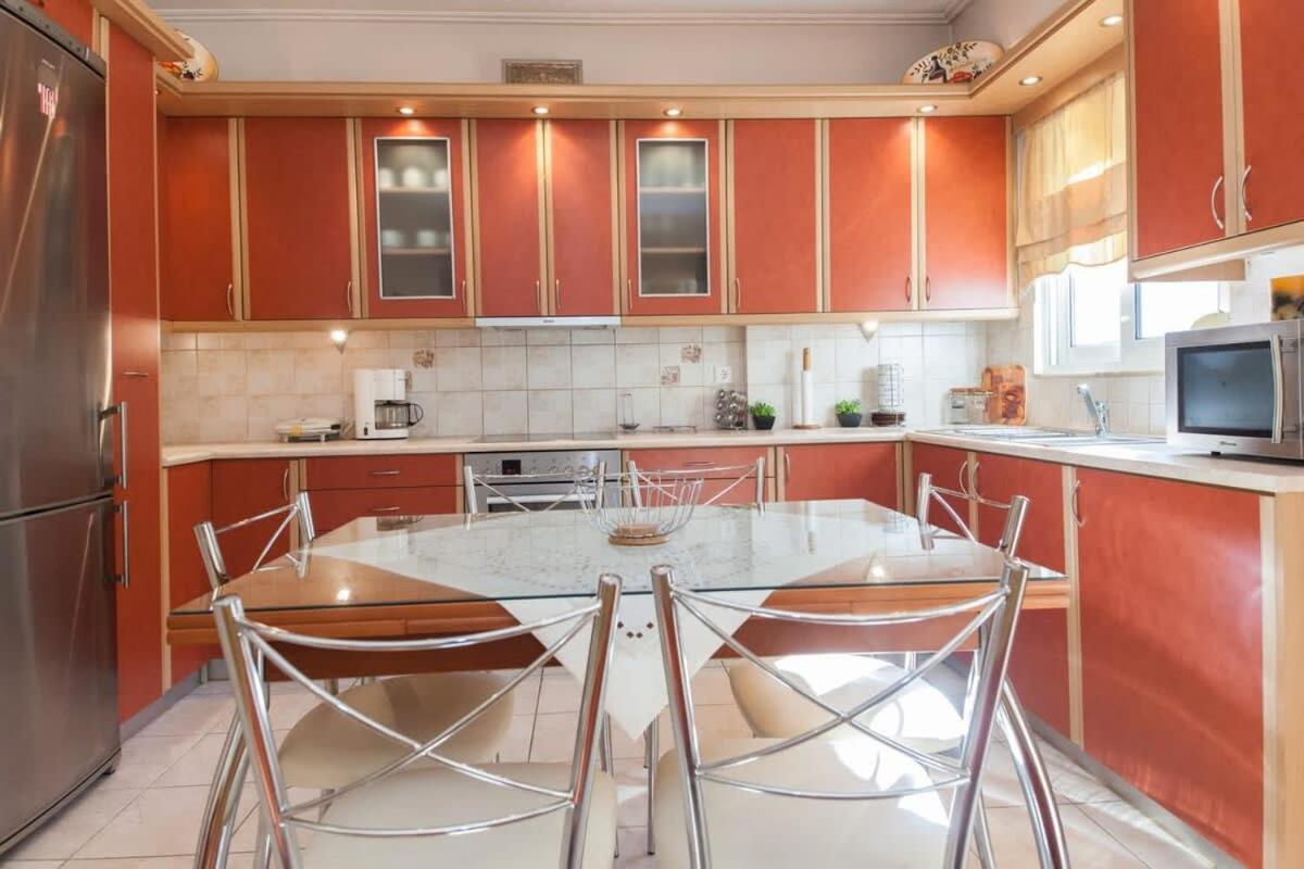 Scenic Balcony Apt In Vibrant Petralona أثينا المظهر الخارجي الصورة