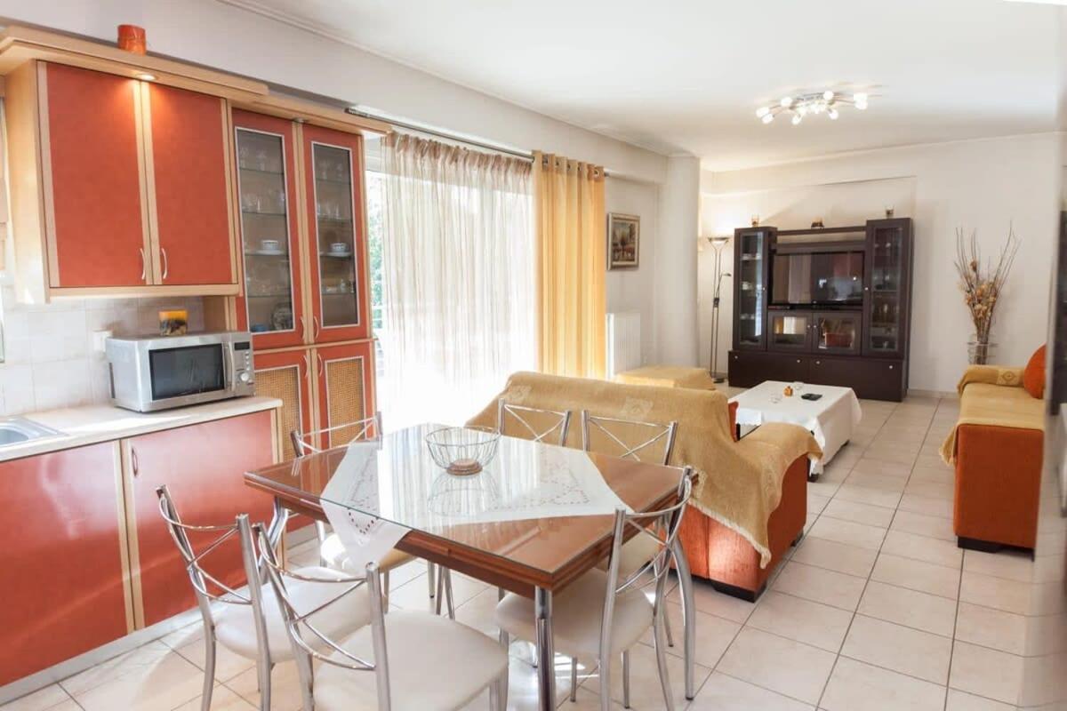 Scenic Balcony Apt In Vibrant Petralona أثينا المظهر الخارجي الصورة