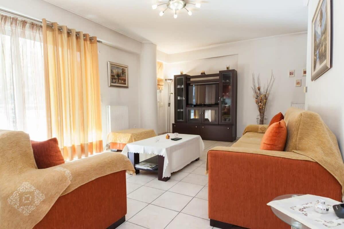 Scenic Balcony Apt In Vibrant Petralona أثينا المظهر الخارجي الصورة