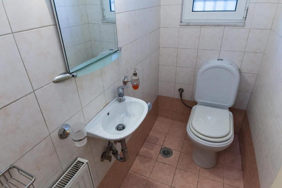 Scenic Balcony Apt In Vibrant Petralona أثينا المظهر الخارجي الصورة